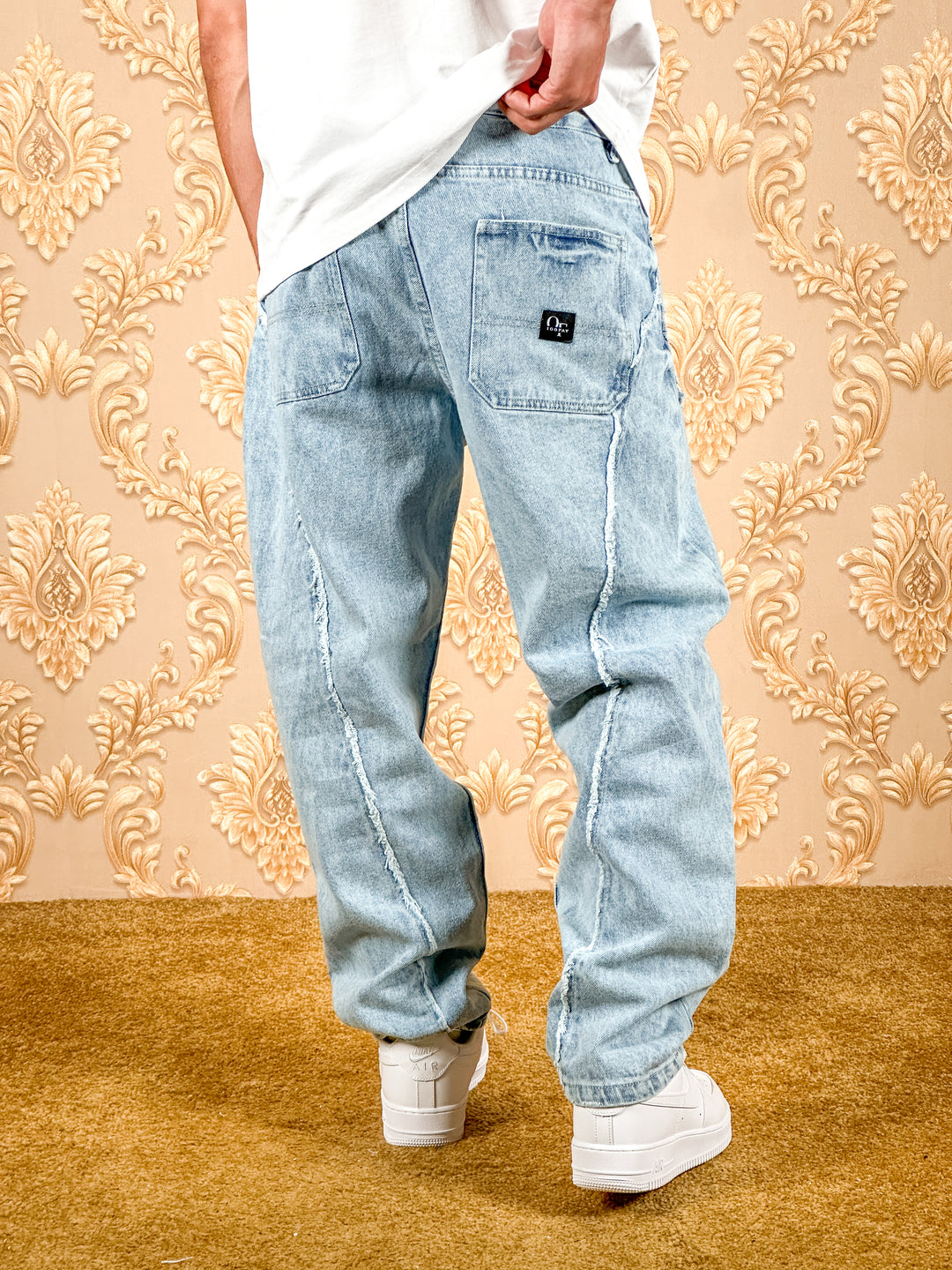SHREDDED BAGGY JEANS