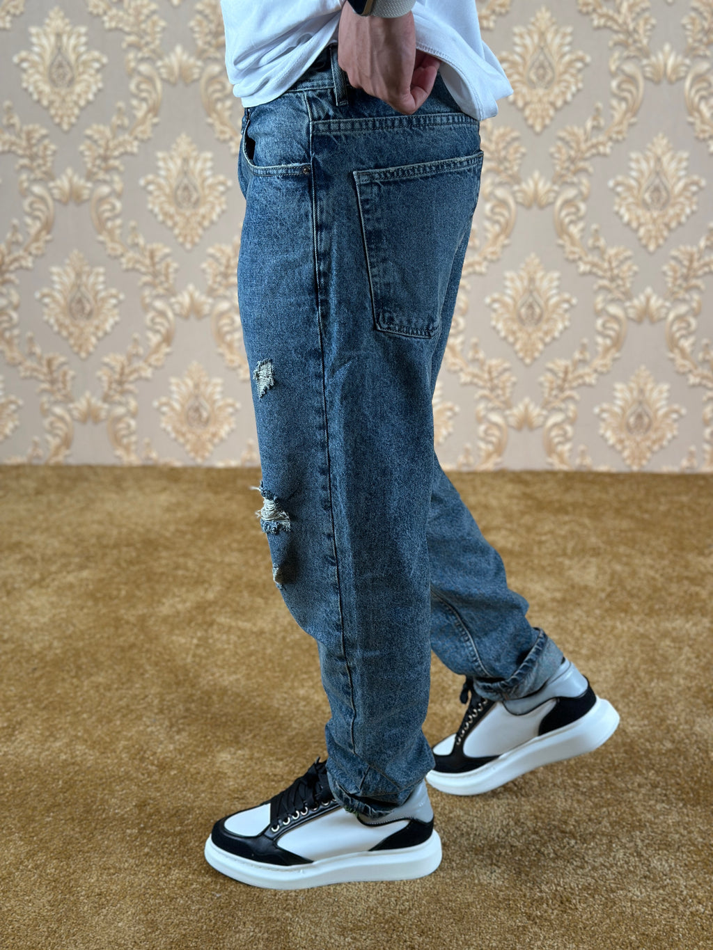 BROKEN HALOS BOYFRIEND JEANS