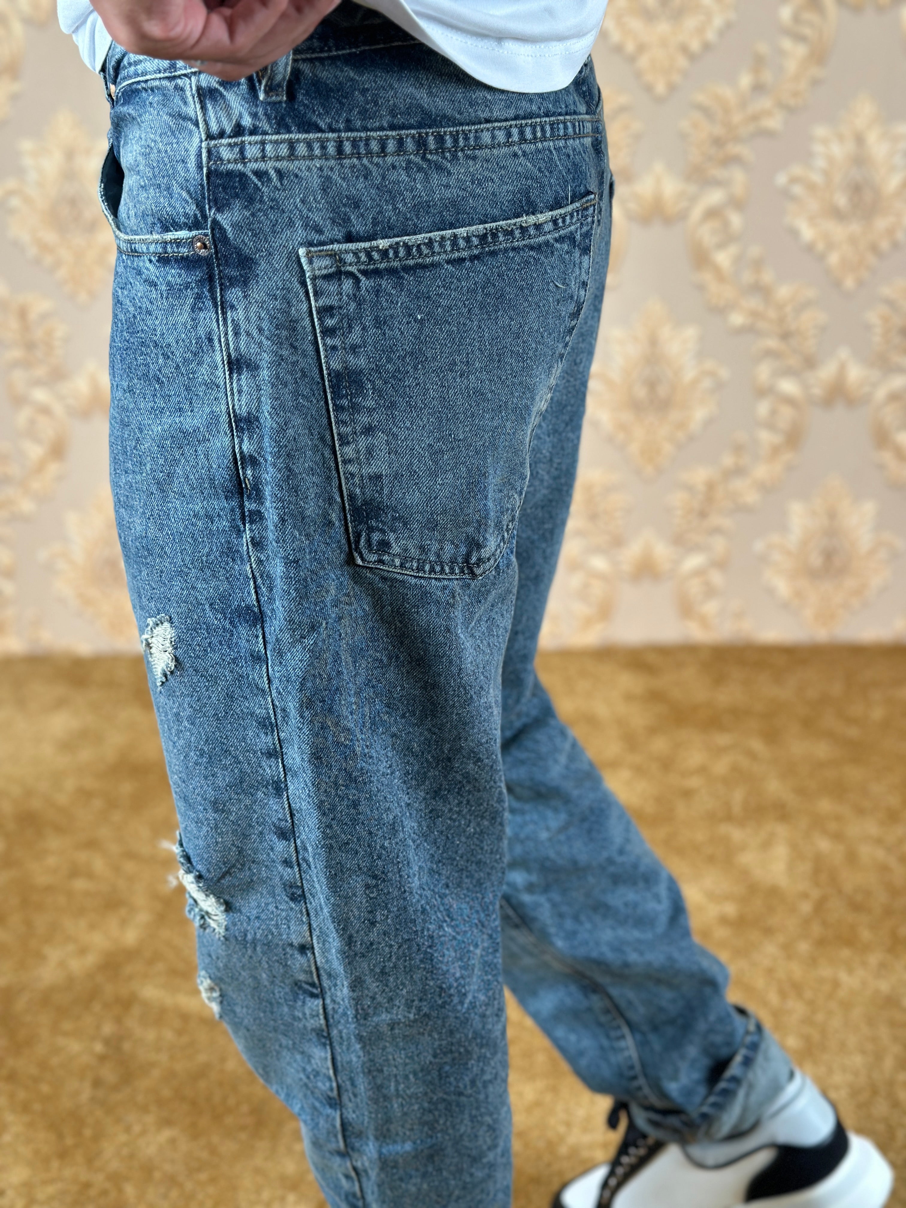 BROKEN HALOS BOYFRIEND JEANS